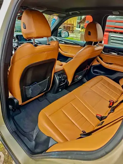BMW X3 xDrive 20i — SUV polyvalent avec jantes M et teinte Individual exclusive — Armaturenbrett