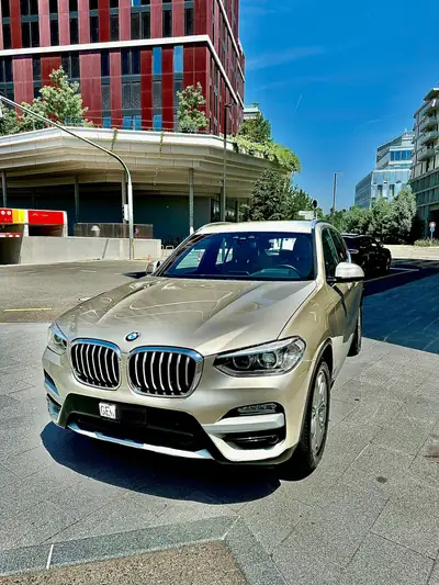 BMW X3 xDrive 20i — SUV polyvalent avec jantes M et teinte Individual exclusive — Miniatur 7