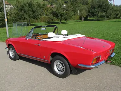 FIAT 124 Spider Sport — Cabriolet rétro 1974, 100 ch, sans accident — intérieur