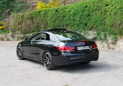 Mercedes-Benz E 350 Coupé 4Matic — Élégance sportive et traction intégrale — rear view