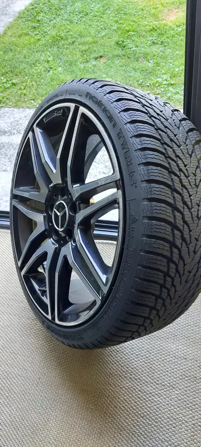 Mercedes-Benz E 350 Coupé 4Matic — Élégance sportive et traction intégrale — detail