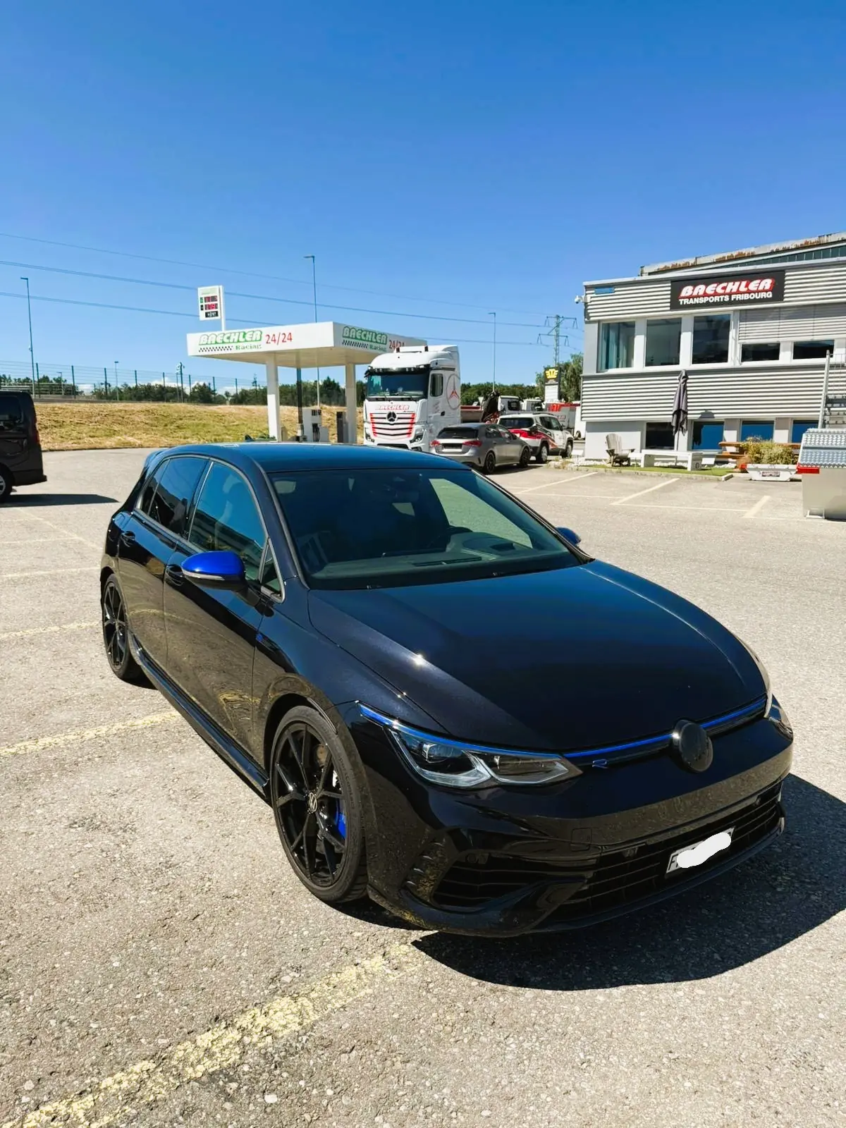 VW Golf VIII R 2.0 TSI 333 ch — Sportive 4Motion, pot Akrapovic signature — Außenansicht