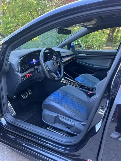 VW Golf VIII R 2.0 TSI 333 ch — Sportive 4Motion, pot Akrapovic signature — Armaturenbrett