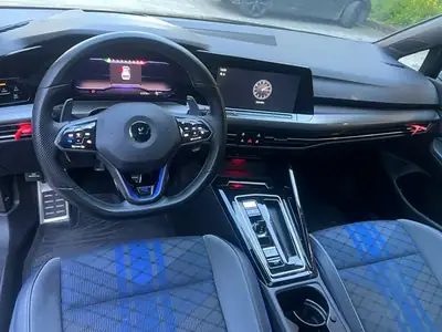 VW Golf VIII R 2.0 TSI 333 ch — Sportive 4Motion, pot Akrapovic signature — Innenraum
