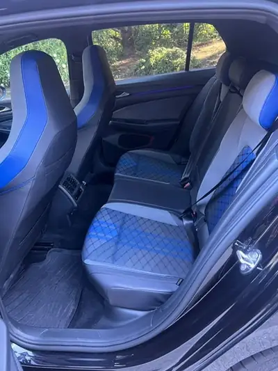 VW Golf VIII R 2.0 TSI 333 ch — Sportive 4Motion, pot Akrapovic signature — Detail