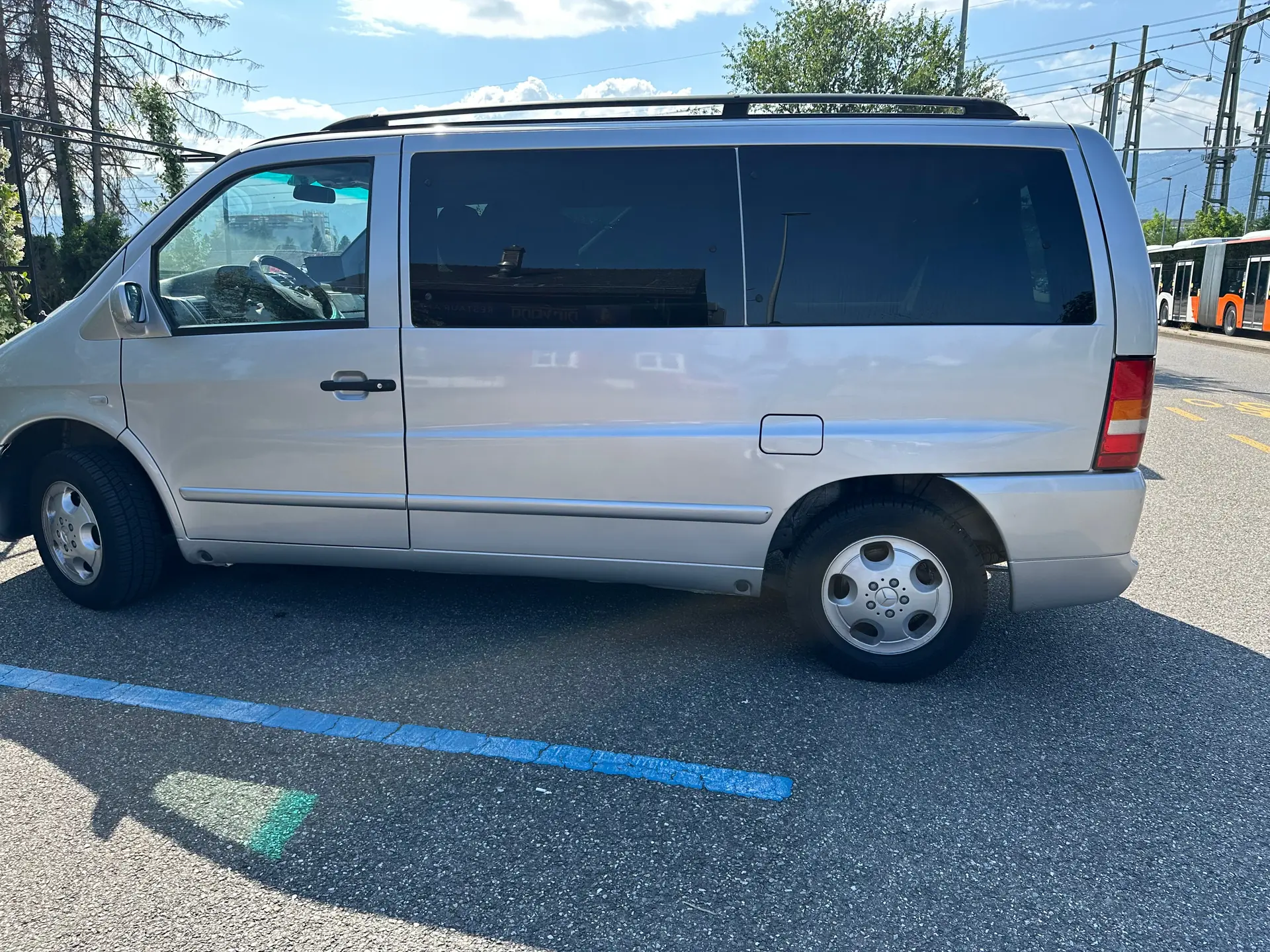 Mercedes-Benz Vito Limousine Diesel — Monospace robuste, révision complète — vue extérieure