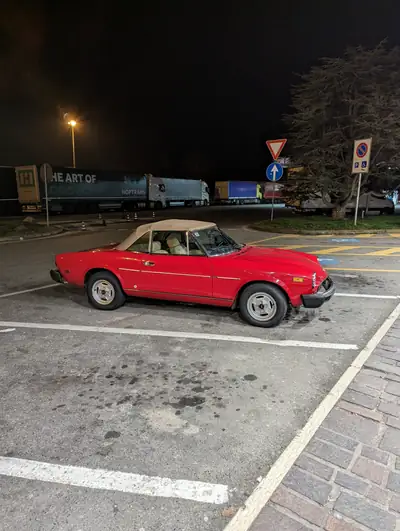 Fiat 124 Spider 2000 (1981) — Cabriolet italien iconique, expertise SAN en cours — vista posteriore