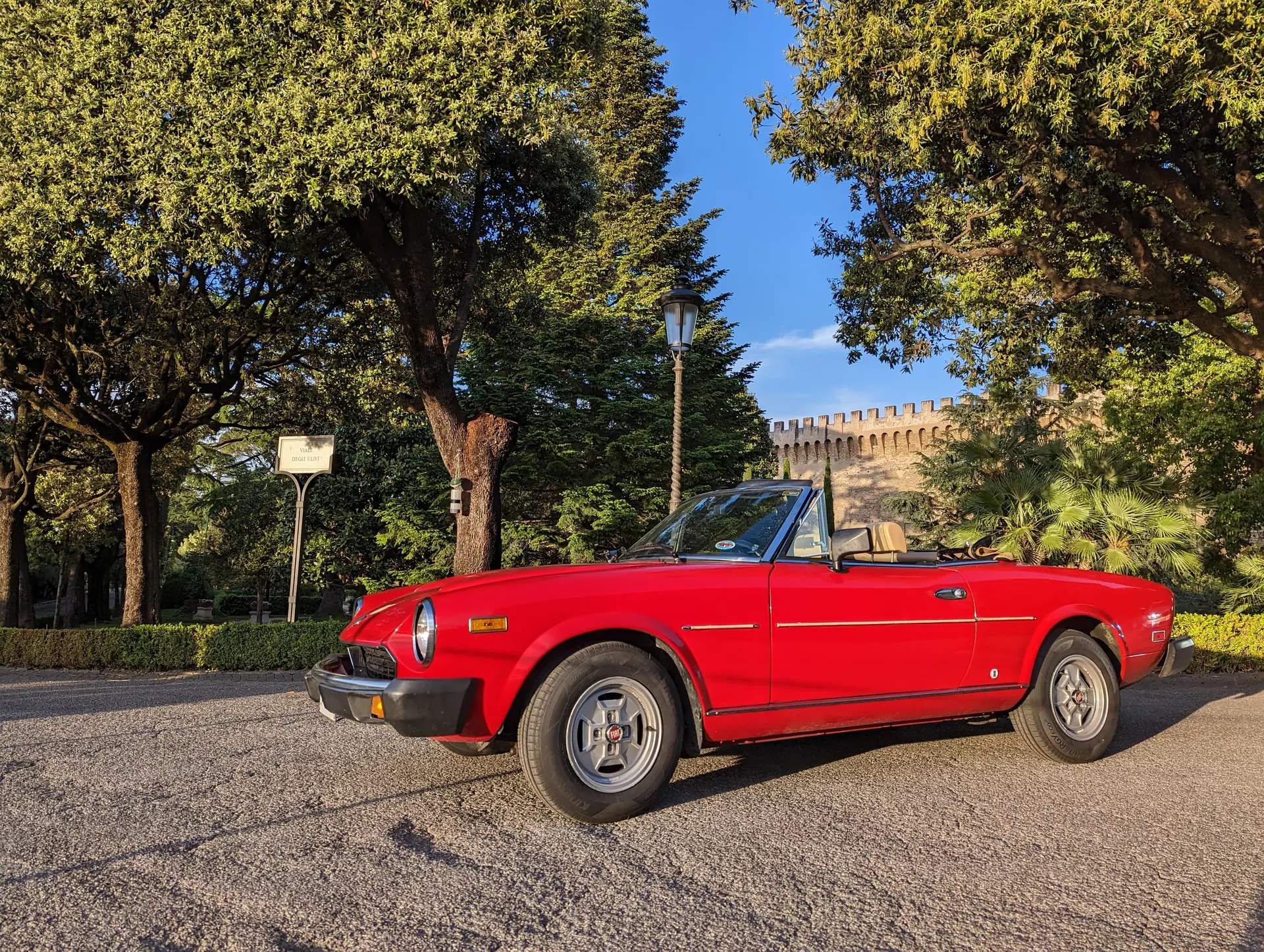 Fiat 124 Spider 2000 (1981) — Cabriolet italien iconique, expertise SAN en cours — vista esterna