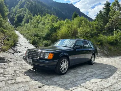 Mercedes-Benz E 300 Combi — Le premier break 4x4 de la marque, état impeccable — Detail