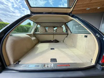Mercedes-Benz E 300 Combi — Le premier break 4x4 de la marque, état impeccable — Miniatur 8