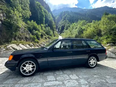 Mercedes-Benz E 300 Combi — Le premier break 4x4 de la marque, état impeccable — Miniatur 9