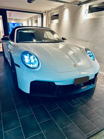Porsche 911 Carrera 4 GTS Cabrio — Roadster haute performance, 541 ch, quasi neuf — Thumbnail 9