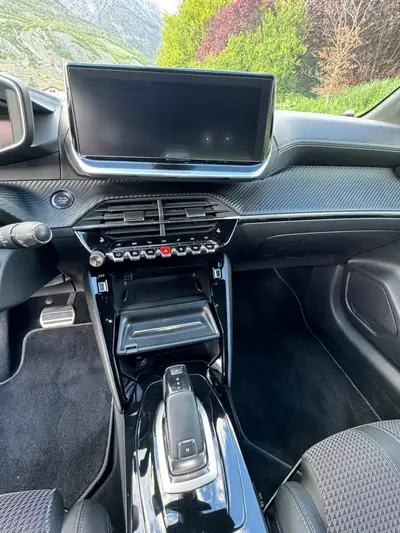 Peugeot 208 1.2 PureTech GT Line — Citadine dynamique, boîte auto et faible kilométrage — dettaglio