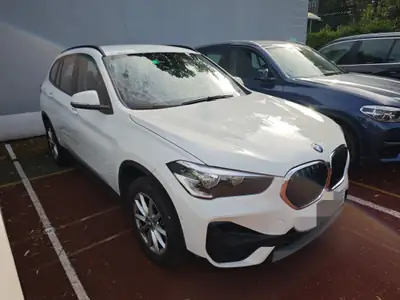 BMW X1 xDrive 20i Steptronic — SUV compact dynamique, 28 000 km seulement — vista posteriore