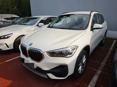 BMW X1 xDrive 20i Steptronic — SUV compact dynamique, 28 000 km seulement — vista esterna