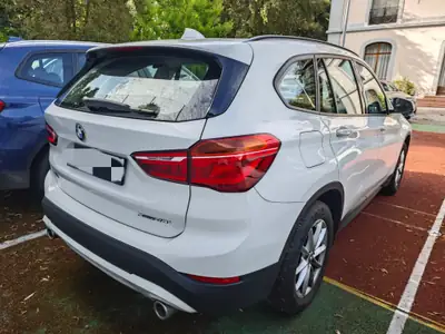 BMW X1 xDrive 20i Steptronic — SUV compact dynamique, 28 000 km seulement — fianco