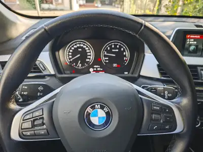BMW X1 xDrive 20i Steptronic — SUV compact dynamique, 28 000 km seulement — Miniatura 7