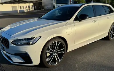 Volvo V90 T8 eAWD Plug-in Hybrid — Luxe scandinave et motorisation écologique — Außenansicht