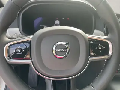 Volvo V90 T8 eAWD Plug-in Hybrid — Luxe scandinave et motorisation écologique — Detail