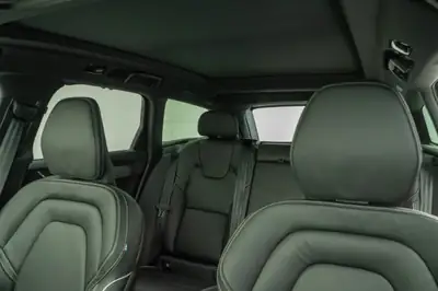 Volvo V90 T8 eAWD Plug-in Hybrid — Luxe scandinave et motorisation écologique — Miniatur 9