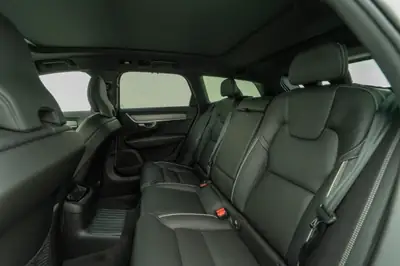 Volvo V90 T8 eAWD Plug-in Hybrid — Luxe scandinave et motorisation écologique — Miniatur 10