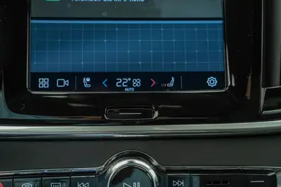 Volvo V90 T8 eAWD Plug-in Hybrid — Luxe scandinave et motorisation écologique — Miniatur 12