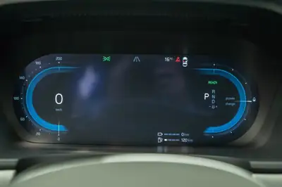 Volvo V90 T8 eAWD Plug-in Hybrid — Luxe scandinave et motorisation écologique — Miniatur 11