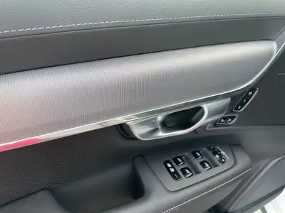 Volvo V90 T8 eAWD Plug-in Hybrid — Luxe scandinave et motorisation écologique — Miniatur 14