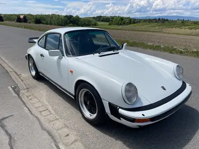 Porsche 911 Carrera 1986 — Coupé sportif mythique, 256'000 km, sans accident — Außenansicht