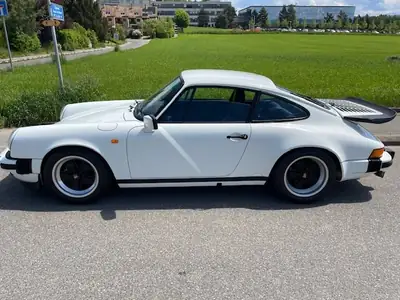 Porsche 911 Carrera 1986 — Coupé sportif mythique, 256'000 km, sans accident — Heckansicht