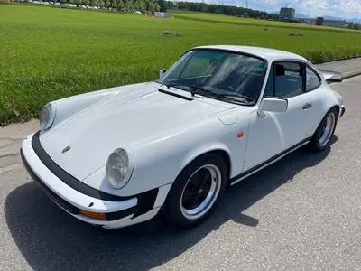 Porsche 911 Carrera 1986 — Coupé sportif mythique, 256'000 km, sans accident — Seitenansicht