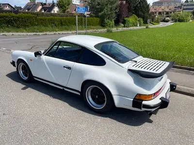Porsche 911 Carrera 1986 — Coupé sportif mythique, 256'000 km, sans accident — Innenraum