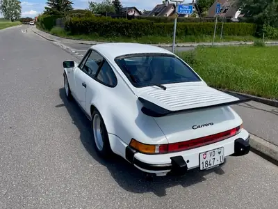 Porsche 911 Carrera 1986 — Coupé sportif mythique, 256'000 km, sans accident — Armaturenbrett
