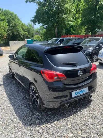Opel Corsa 1.6 Turbo OPC — Sportive compacte, 207 ch et boîte manuelle — intérieur