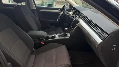 VW Passat Variant 2.0 TDI — Break diesel performant, 4Motion intégral, entretien maîtrisé — Miniature 17