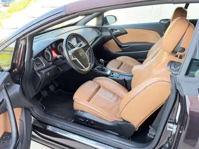 Opel Cascada 1.4i 16V Cosmo — Cabriolet élégant, entretien impeccable, état concours — Innenraum