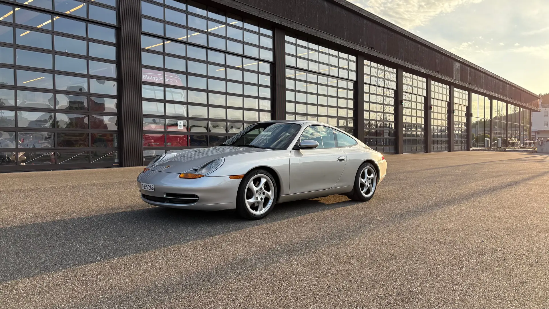 Porsche 911 3.4 Carrera 1997 — Icône sportive, 300 ch purs et service récent — vue extérieure