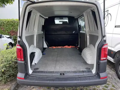 VW T6 2.0 TDI Euro 6 — Utilitaire fiable 123'000 km, motorisation économe — Heckansicht