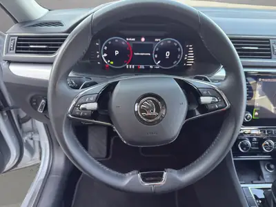 Skoda Superb Combi 2.0 TDi Ambition 4x4 — Break premium, 200 ch et transmission DSG — Miniature 10