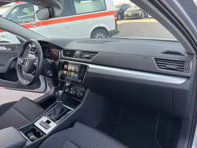 Skoda Superb Combi 2.0 TDi Ambition 4x4 — Break premium, 200 ch et transmission DSG — Miniature 24