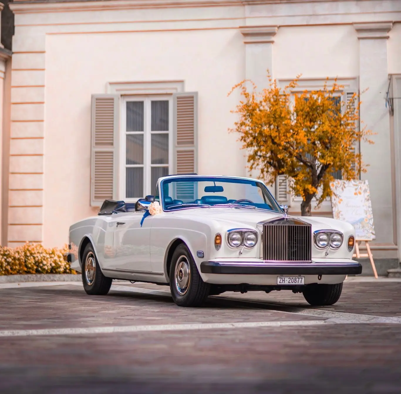 Rolls-Royce Corniche 1981 — Cabriolet de prestige, véhicule vétéran authentique — vista esterna