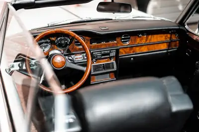 Rolls-Royce Corniche 1981 — Cabriolet de prestige, véhicule vétéran authentique — cruscotto