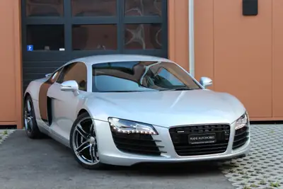 Audi R8 Coupé 4.2 V8 Boîte Mécanique — Supercar Allemande, Sideblade Carbone & Intérieur Premium — vue extérieure