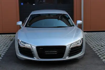 Audi R8 Coupé 4.2 V8 Boîte Mécanique — Supercar Allemande, Sideblade Carbone & Intérieur Premium — arrière
