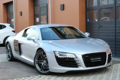 Audi R8 Coupé 4.2 V8 Boîte Mécanique — Supercar Allemande, Sideblade Carbone & Intérieur Premium — côté
