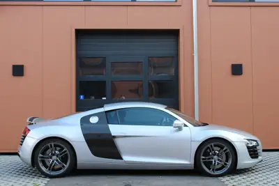 Audi R8 Coupé 4.2 V8 Boîte Mécanique — Supercar Allemande, Sideblade Carbone & Intérieur Premium — détail