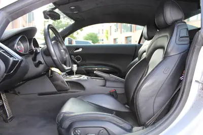 Audi R8 Coupé 4.2 V8 Boîte Mécanique — Supercar Allemande, Sideblade Carbone & Intérieur Premium — Miniature 27