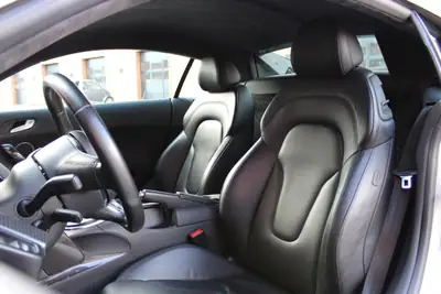 Audi R8 Coupé 4.2 V8 Boîte Mécanique — Supercar Allemande, Sideblade Carbone & Intérieur Premium — Miniature 29