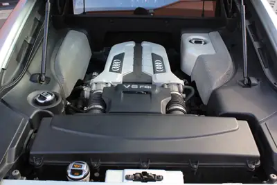 Audi R8 Coupé 4.2 V8 Boîte Mécanique — Supercar Allemande, Sideblade Carbone & Intérieur Premium — Miniature 31