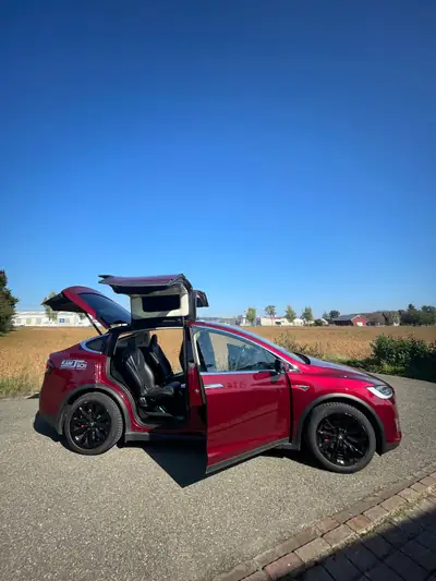 Tesla Model X P90D Signature — SUV électrique 772 ch, essence du luxe haute performance — arrière